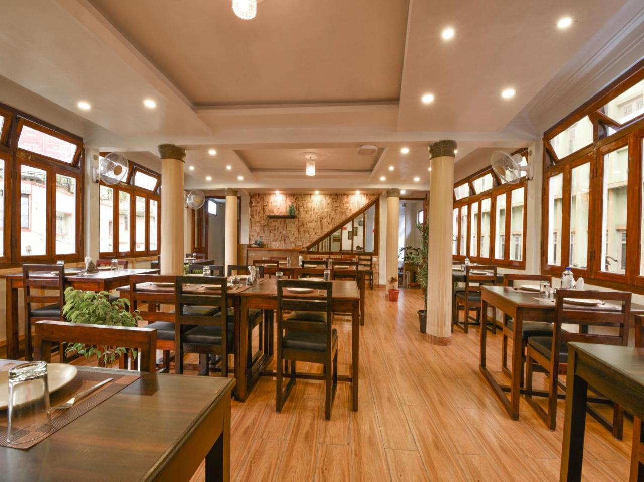 Hotel Indiana Shillong Dış mekan fotoğraf